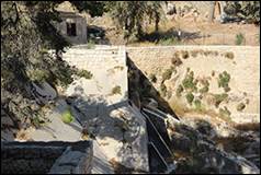 Une image contenant plein air, Ruines, arbre, rocher

Description gnre automatiquement