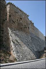 Une image contenant plein air, ciel, btiment, fortification

Description gnre automatiquement