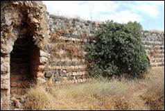 Une image contenant plein air, Ruines, ciel, grotte

Description gnre automatiquement