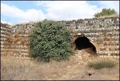 Une image contenant plein air, grotte, Ruines, four

Description gnre automatiquement