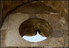 Une image contenant grotte, Ruines, nature, b�timent

Le contenu g�n�r� par l�IA peut �tre incorrect.