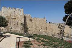 Une image contenant plein air, ciel, Ruines, fortification

Description gnre automatiquement