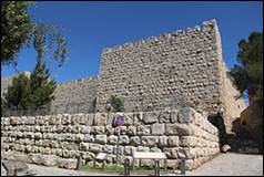 Une image contenant Ruines, plein air, ciel, Mur de pierre

Description gnre automatiquement