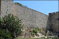 Une image contenant plein air, btiment, Ruines, ciel

Description gnre automatiquement