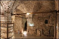 Une image contenant b�timent, Ruines, pierre, cave

Description g�n�r�e automatiquement