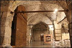 Une image contenant b�timent, int�rieur, pierre, mur

Description g�n�r�e automatiquement