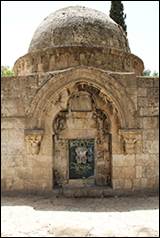 Une image contenant b�timent, plein air, Site historique, ciel

Description g�n�r�e automatiquement