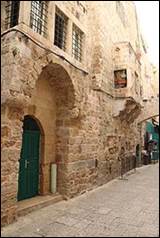 Une image contenant b�timent, plein air, rue, pierre

Description g�n�r�e automatiquement