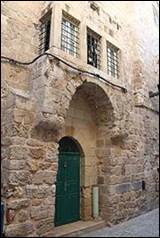 Une image contenant b�timent, pierre, brique, plein air

Description g�n�r�e automatiquement