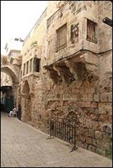 Une image contenant b�timent, pierre, brique, plein air

Description g�n�r�e automatiquement