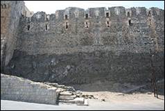 Une image contenant b�timent, Ruines, plein air, ciel

Description g�n�r�e automatiquement