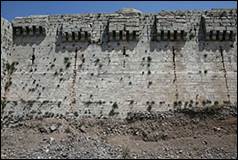 Une image contenant plein air, Ruines, ciel, Site arch�ologique

Description g�n�r�e automatiquement