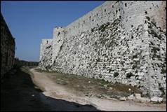 Une image contenant plein air, ciel, Ruines, Mur de pierre

Description g�n�r�e automatiquement