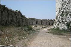 Une image contenant plein air, ciel, Ruines, Mur de pierre

Description g�n�r�e automatiquement