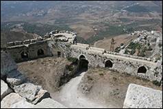 Une image contenant plein air, Ruines, montagne, Site arch�ologique

Description g�n�r�e automatiquement