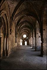 Une image contenant b�timent, arcade, coffre, �glise

Description g�n�r�e automatiquement