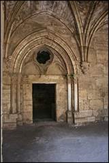 Une image contenant b�timent, �glise, arche, coffre

Description g�n�r�e automatiquement