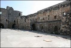Une image contenant plein air, Ruines, b�timent, ciel

Description g�n�r�e automatiquement