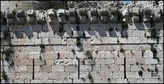 Une image contenant plein air, Ruines, Mur de pierre, Site arch�ologique

Le contenu g�n�r� par l�IA peut �tre incorrect.