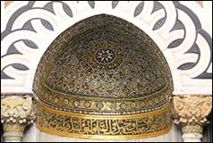 Une image contenant b�timent, art, lieu de culte, mosqu�e

Description g�n�r�e automatiquement