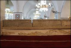 Une image contenant �glise, mur, bougie, int�rieur

Description g�n�r�e automatiquement