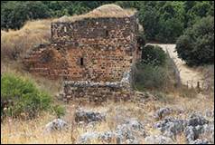 Une image contenant plein air, Ruines, herbe, btiment

Description gnre automatiquement