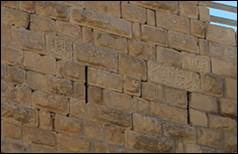 Une image contenant btiment, Mur de pierre, matriau de construction, mur

Le contenu gnr par lIA peut tre incorrect.