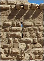 Une image contenant brique, btiment, Ruines, matriau de construction

Le contenu gnr par lIA peut tre incorrect.